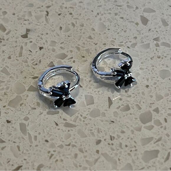 Bow Inlaid Zirconia Decorative Delicate Earrings - Picture 7 of 9